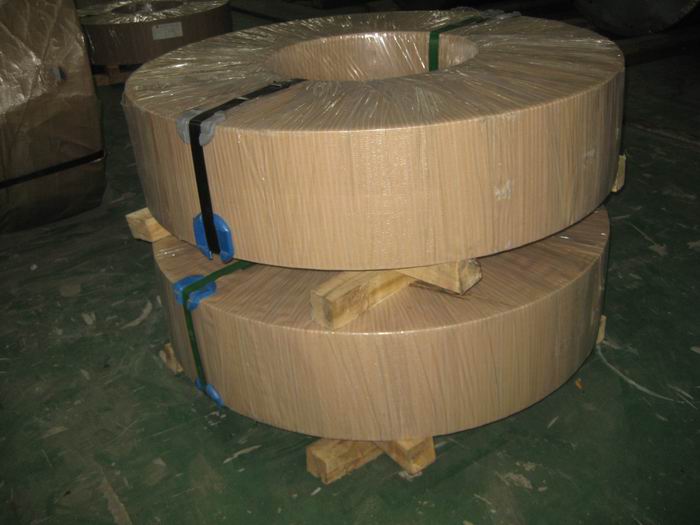 冷軋帶鋼成(cheng)品纏(chan)繞+木(mu)架(jia)